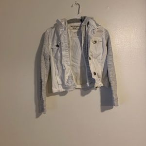 White jean jacket with sweater sleeves and hood